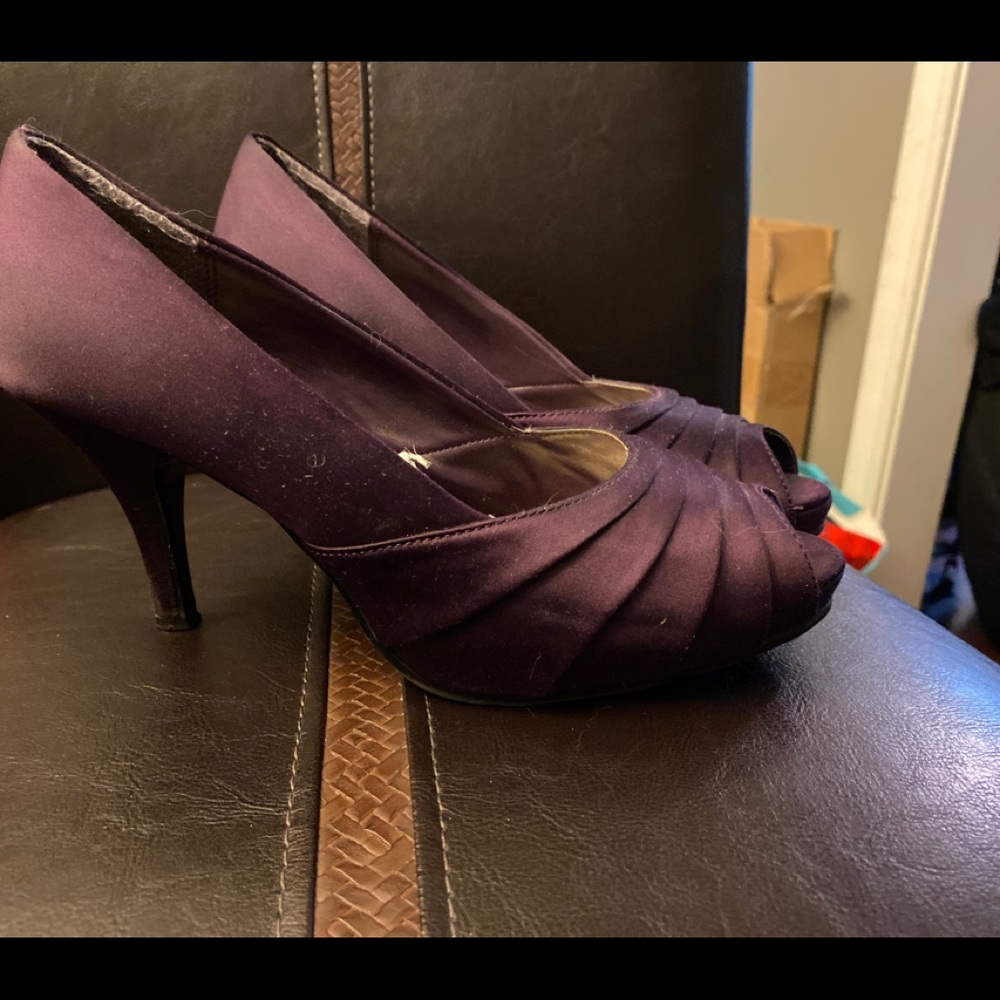 EUC Size 8 Massimo purple heels